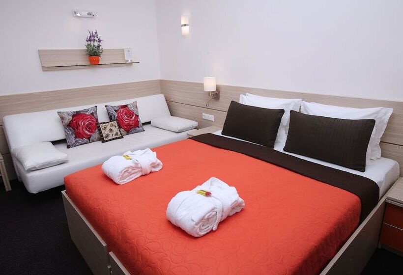 בית מלון כפרי Villa Lana