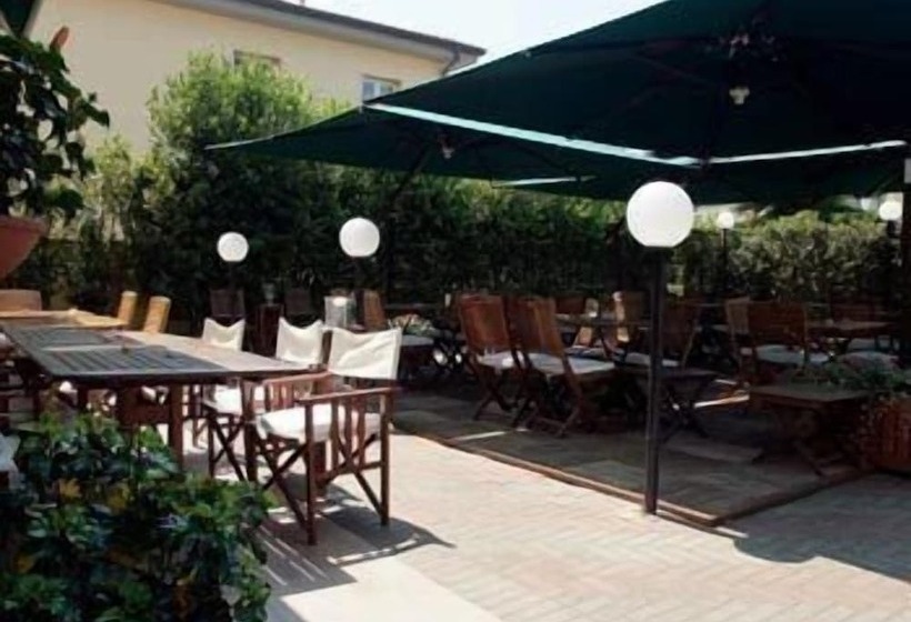 فندق Villa Toscana