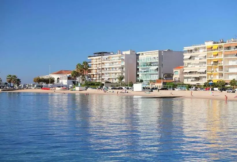 Hotelli Cannes Bay