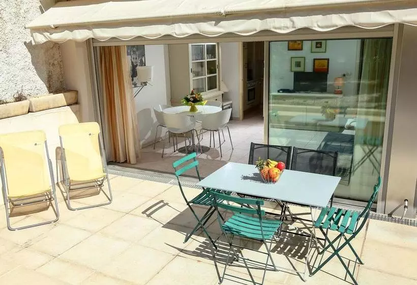 Hotelli Cannes Bay