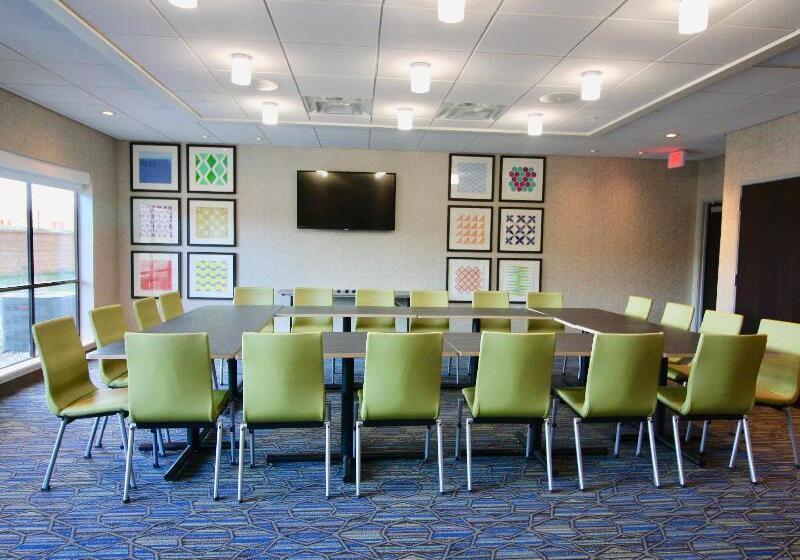 هتل Holiday Inn Express & Suites   Kirksville   University Area, An Ihg