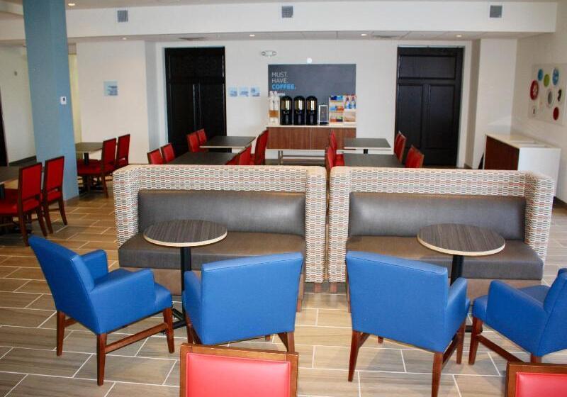 هتل Holiday Inn Express & Suites   Kirksville   University Area, An Ihg