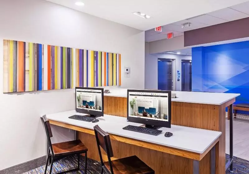 ホテル Holiday Inn Express & Suites   Lenexa   Overland Park Area, An Ihg