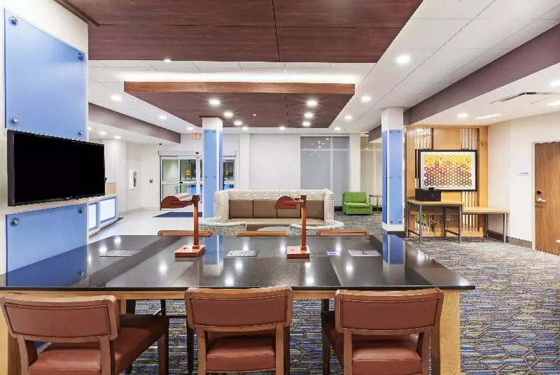 ホテル Holiday Inn Express & Suites   Lenexa   Overland Park Area, An Ihg