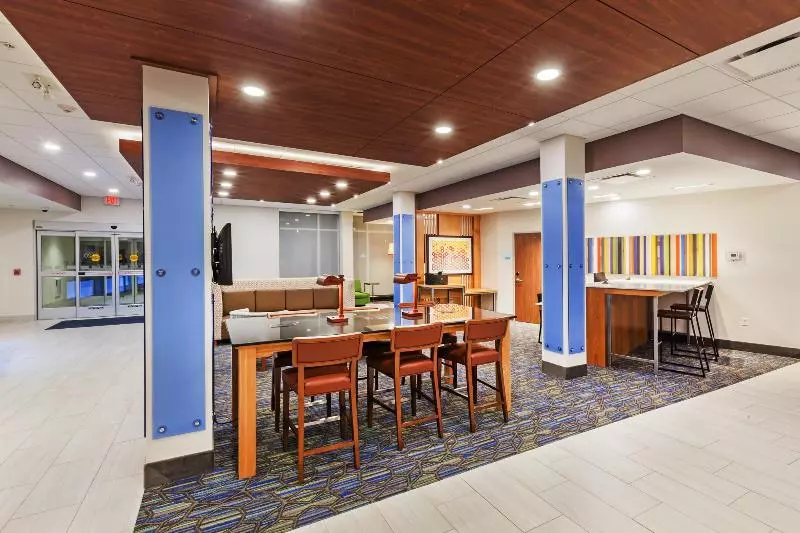 ホテル Holiday Inn Express & Suites   Lenexa   Overland Park Area, An Ihg