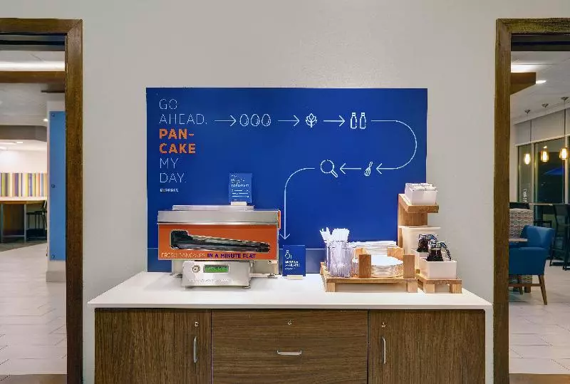 ホテル Holiday Inn Express & Suites   Lenexa   Overland Park Area, An Ihg