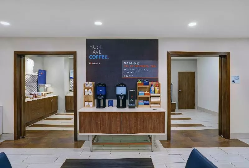 ホテル Holiday Inn Express & Suites   Lenexa   Overland Park Area, An Ihg