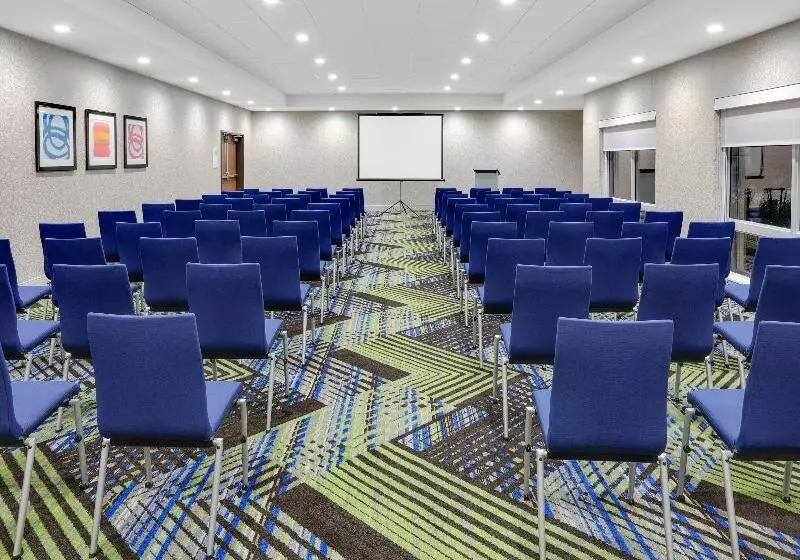 ホテル Holiday Inn Express & Suites   Dallas Nw Hwy   Love Field, An Ihg