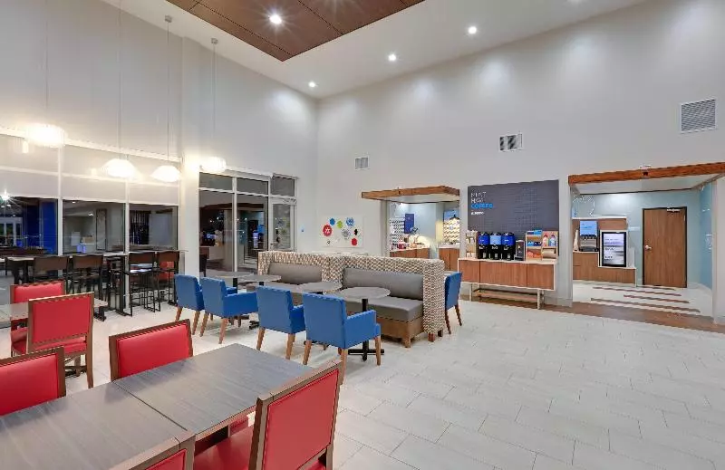 ホテル Holiday Inn Express & Suites   Dallas Nw Hwy   Love Field, An Ihg