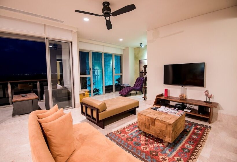 Luxury Apartment At Ayana Residences