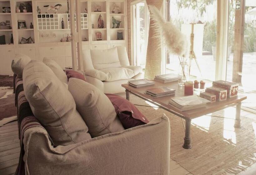 تختخواب و صبحانه Barrica Lodge