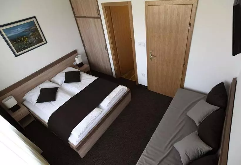 ベッドアンドブレックファースト Rooms Barba Niko Near Zagreb Airport