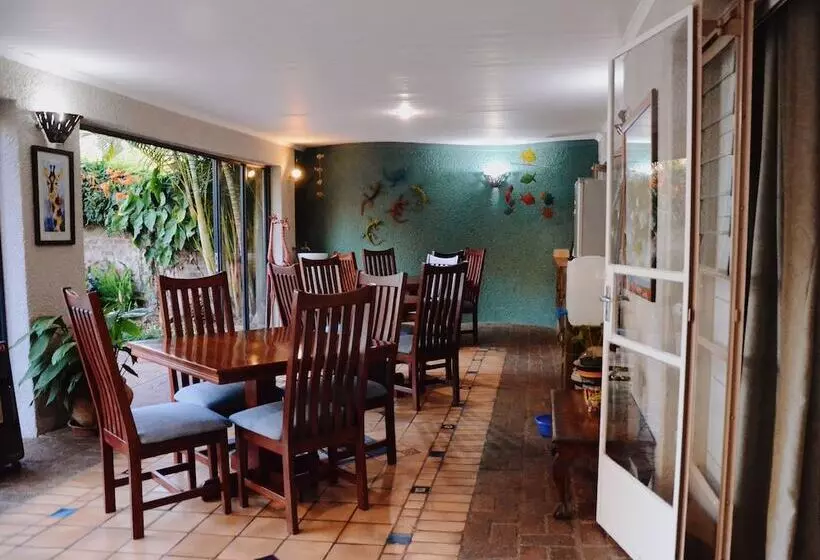 تختخواب و صبحانه Malcolm Lodge