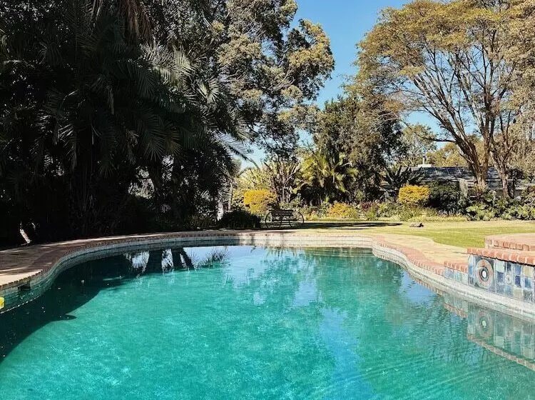 تختخواب و صبحانه Malcolm Lodge