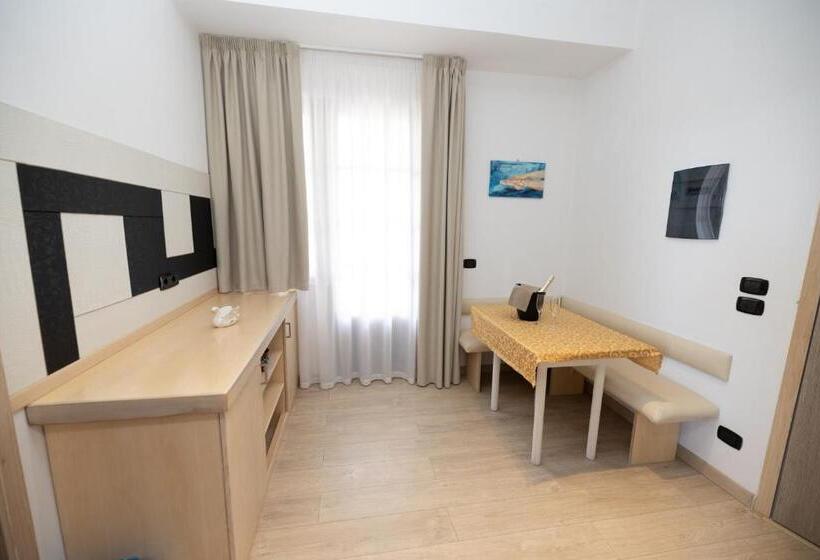 簡易ホテル Arenas