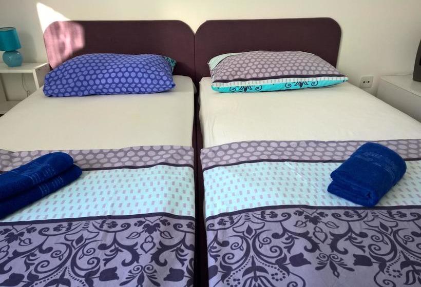 Little Seahorse Hostel & Suites