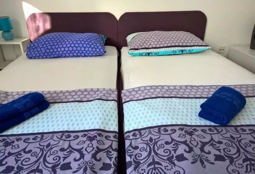 Little Seahorse Hostel & Suites