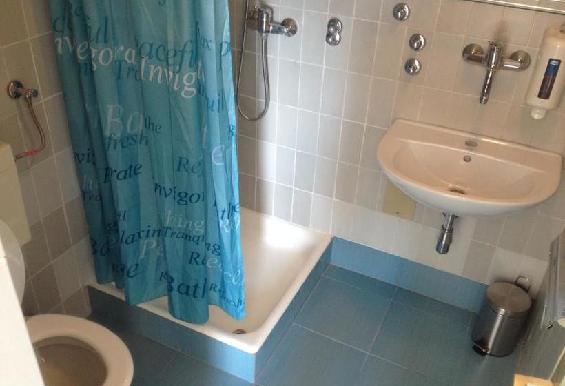 Little Seahorse Hostel & Suites