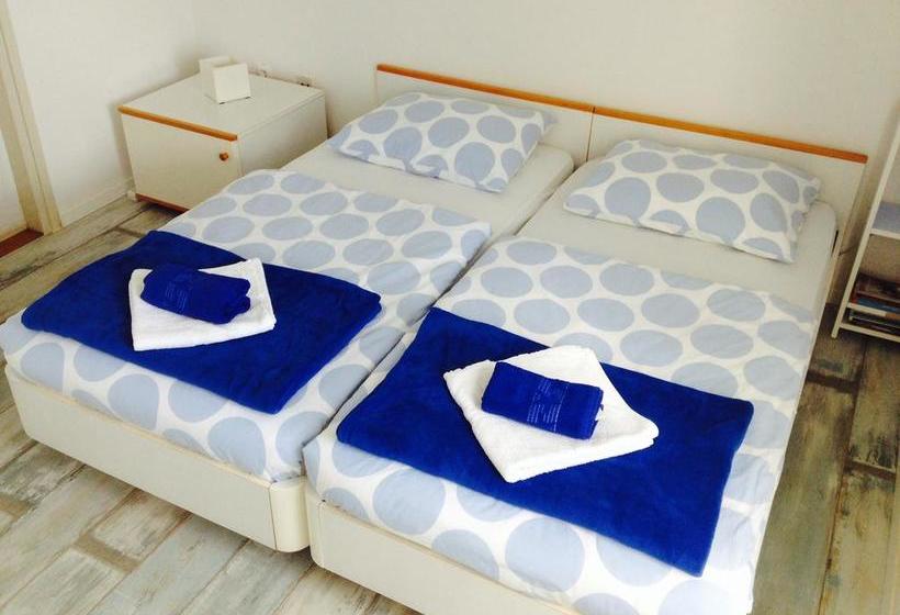 Little Seahorse Hostel & Suites