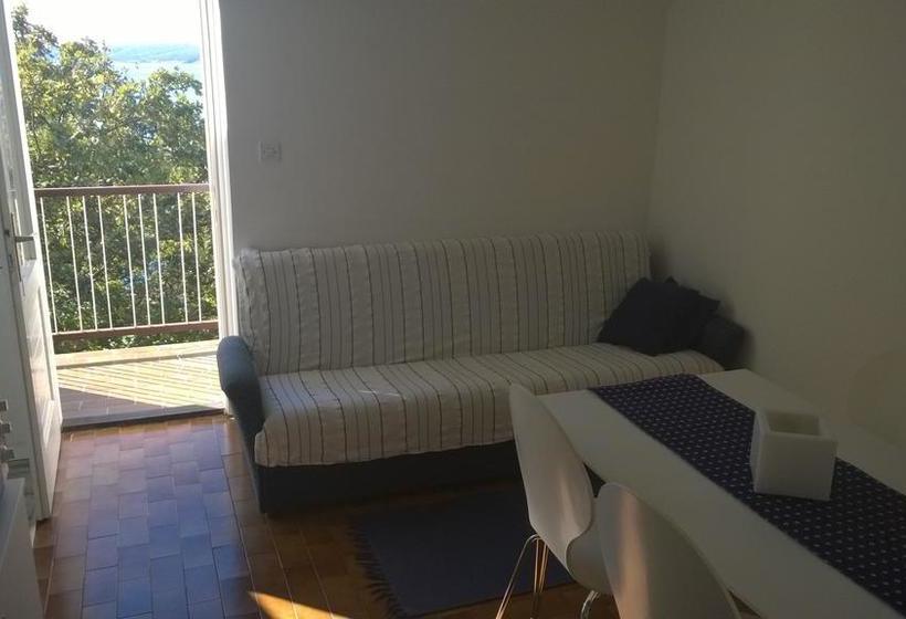 Little Seahorse Hostel & Suites