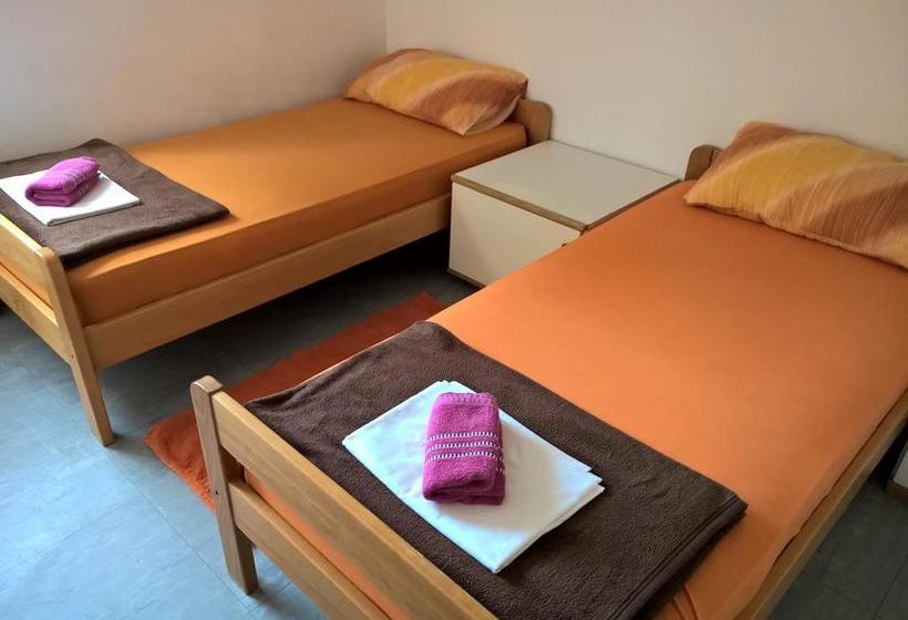 Little Seahorse Hostel & Suites