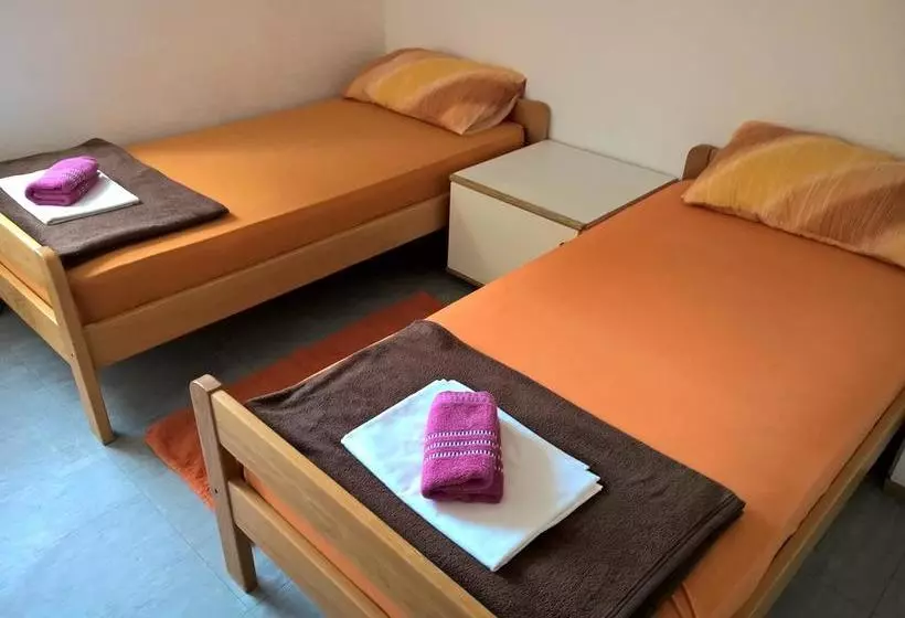 Little Seahorse Hostel & Suites