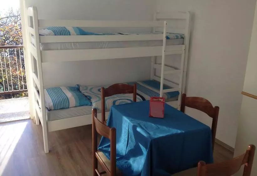 Little Seahorse Hostel & Suites
