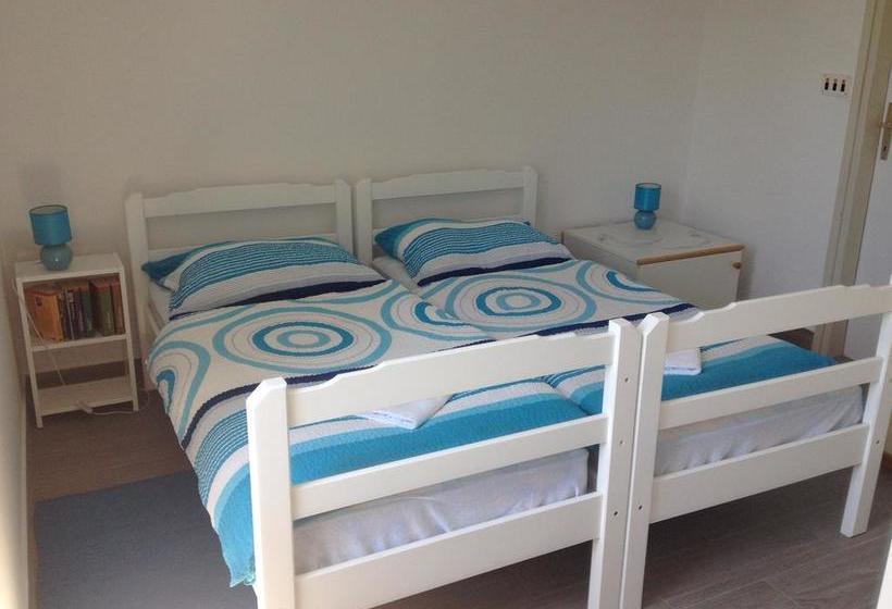 Little Seahorse Hostel & Suites