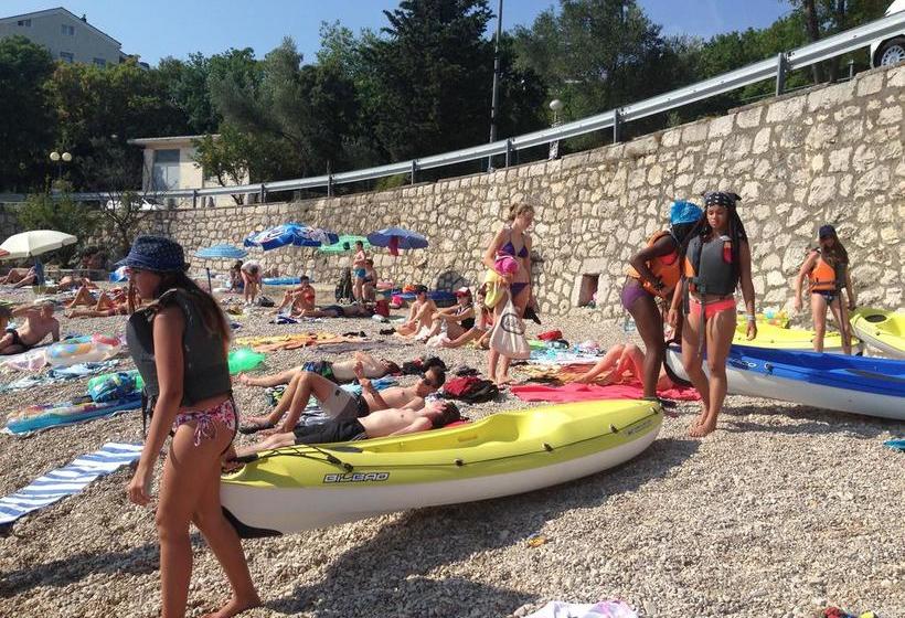 Little Seahorse Hostel & Suites