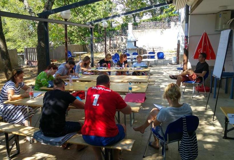 Little Seahorse Hostel & Suites