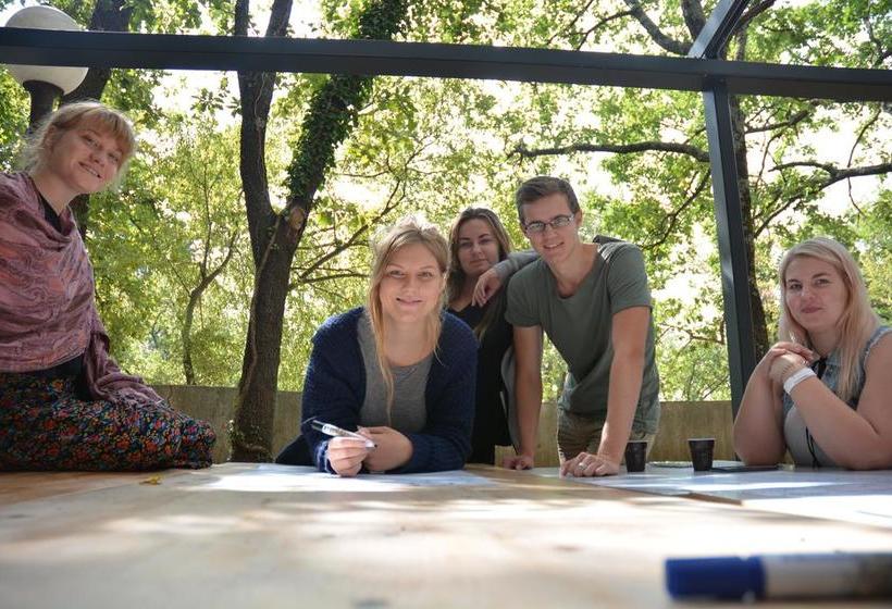 Little Seahorse Hostel & Suites