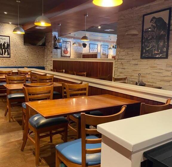 هتل Las Palmas Inn