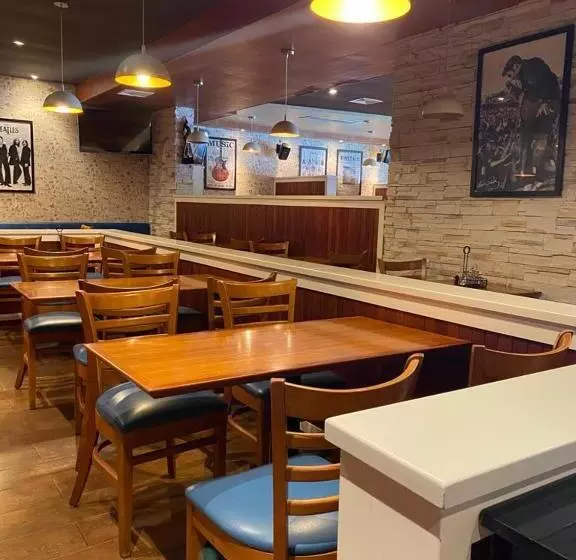 هتل Las Palmas Inn