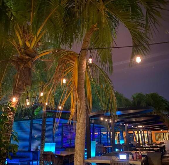 هتل Las Palmas Inn