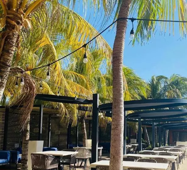 هتل Las Palmas Inn