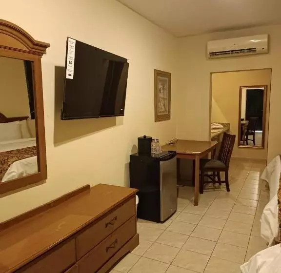 هتل Las Palmas Inn