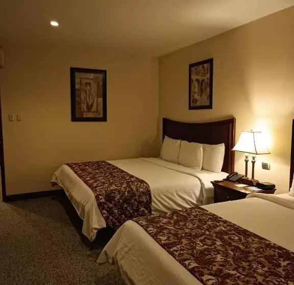 هتل Las Palmas Inn