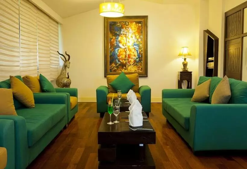 هتل Cambodian Country Club