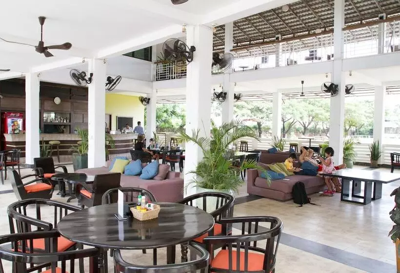 هتل Cambodian Country Club