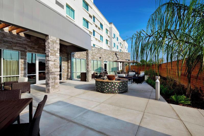 בית מלון כפרי Courtyard By Marriott Houston Intercontinental Airport