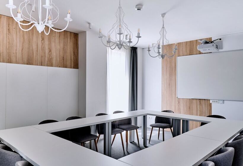 בית מלון כפרי Ibis Styles Arad