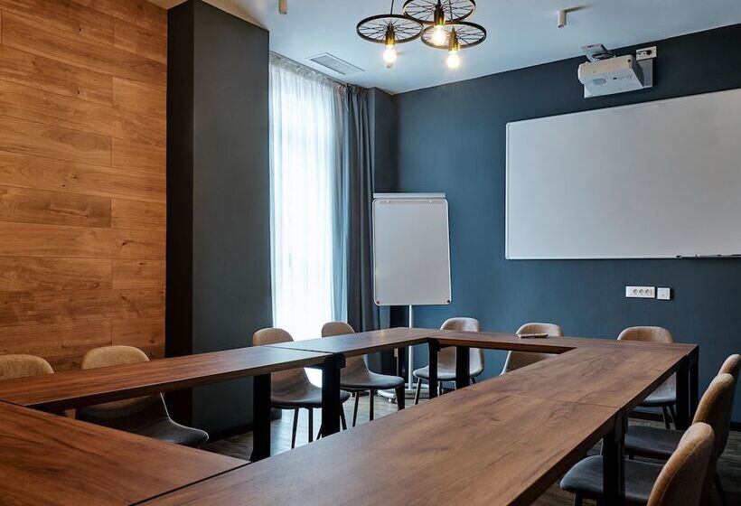 בית מלון כפרי Ibis Styles Arad