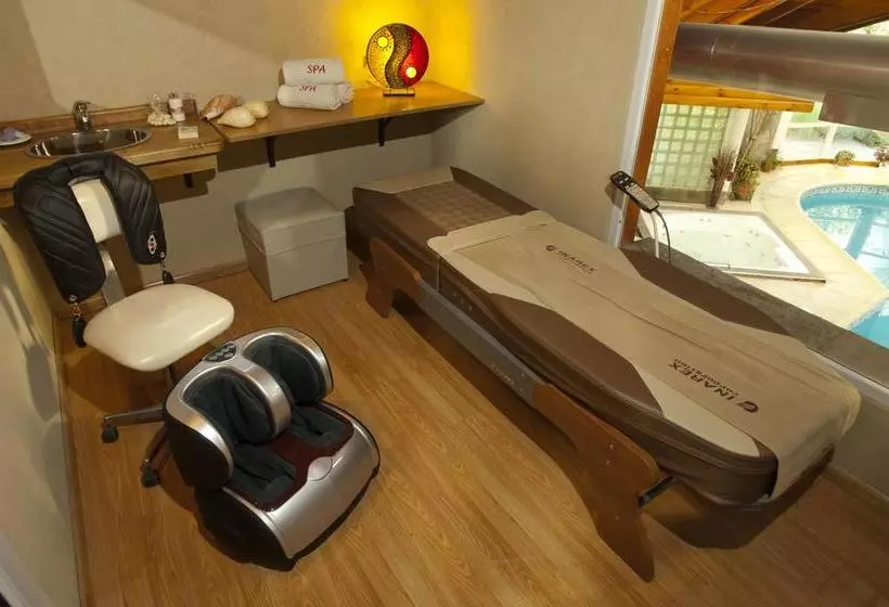 Hotelli La Comarca Suites De Montaña & Spa