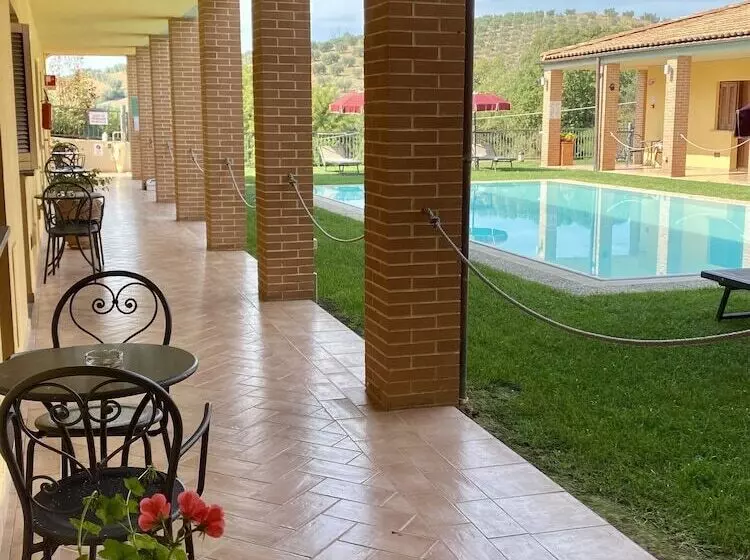 Hotelli Ristorante Le Querciolaie Dei Ricci