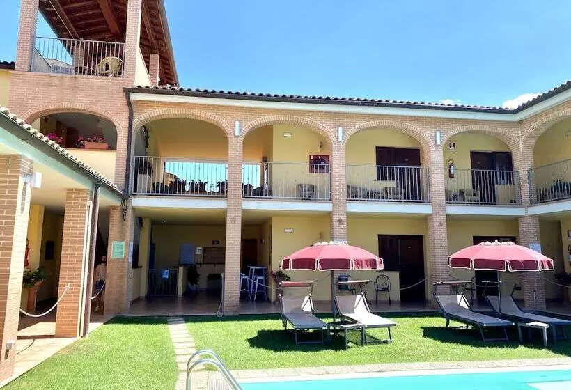 Hotelli Ristorante Le Querciolaie Dei Ricci