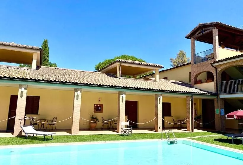 Hotelli Ristorante Le Querciolaie Dei Ricci