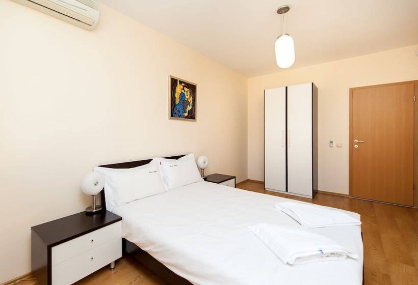 Lighthouse Apartments & Villas