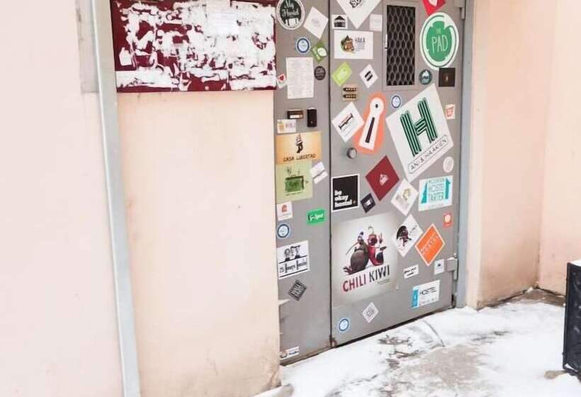 Riverside & China Town Hostel