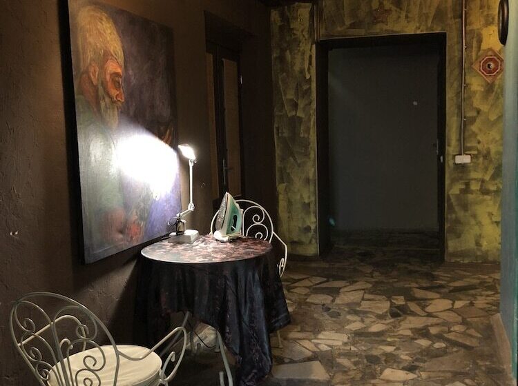 Riverside & China Town Hostel