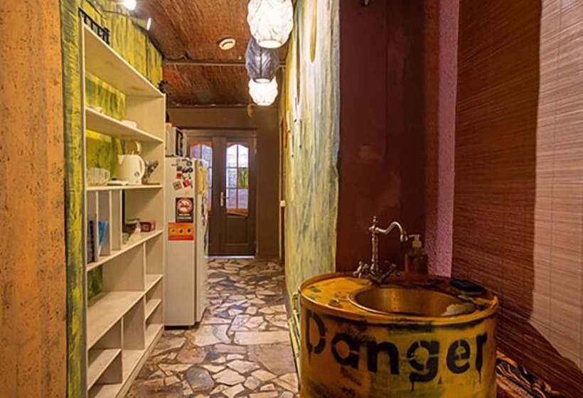 Riverside & China Town Hostel